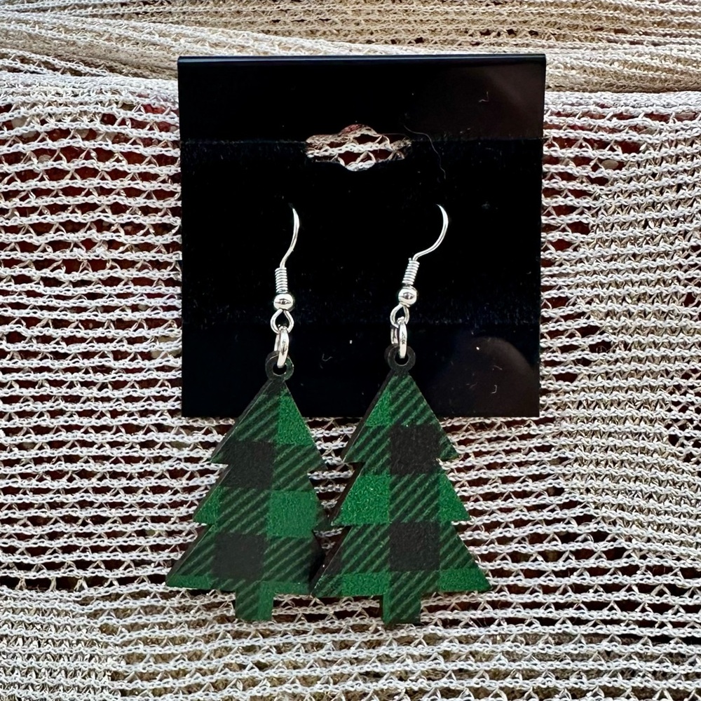 Outdoorsy earrings Wood 🌲 Tree Fir Evergreen Spruce Coniferous Christmas plaid
